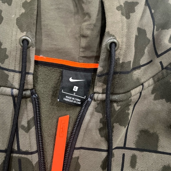 Nike Lebron James Green Camo Hoodie - Picture 5 of 8